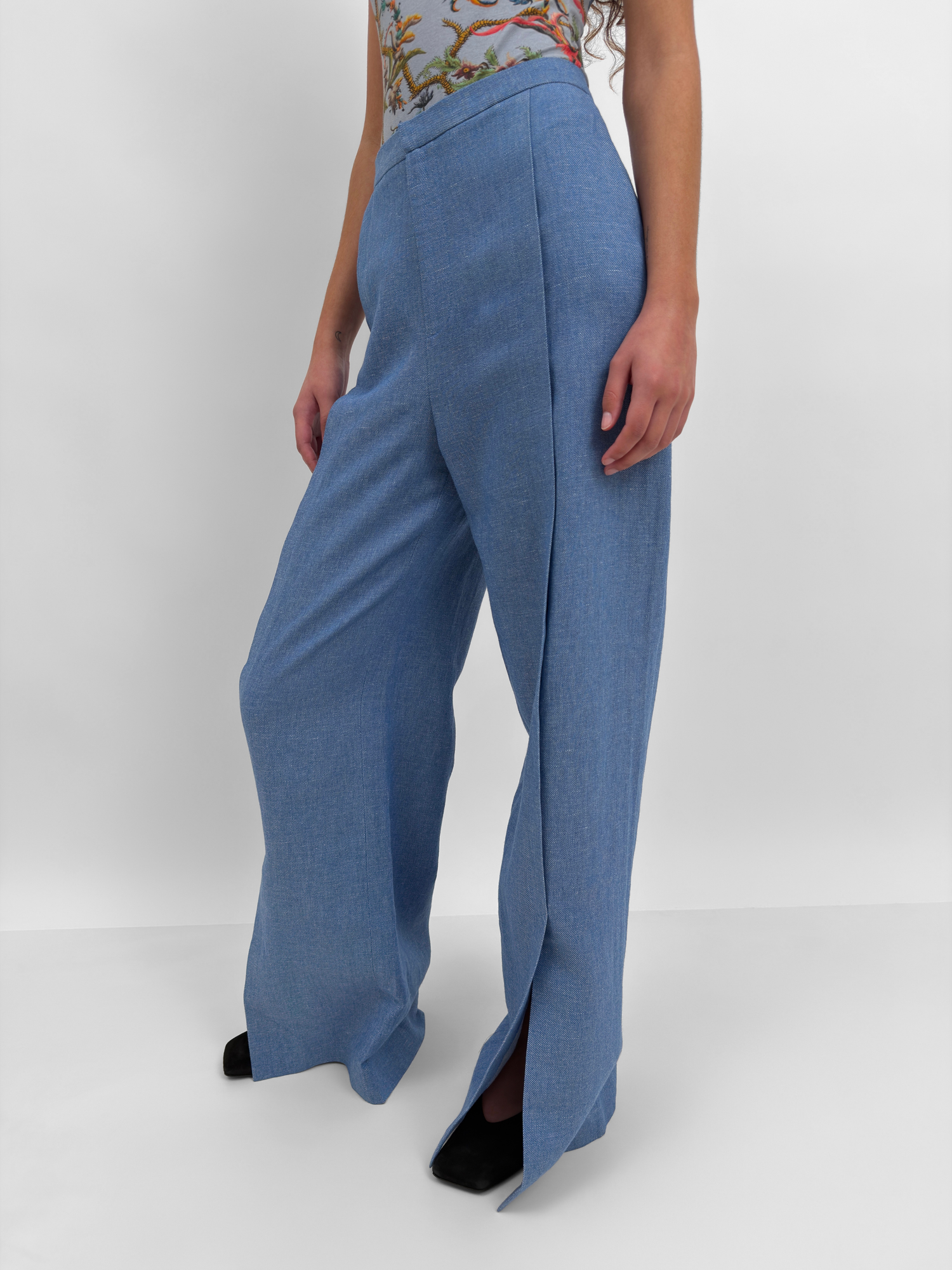 The Rubin Lino front slit pant