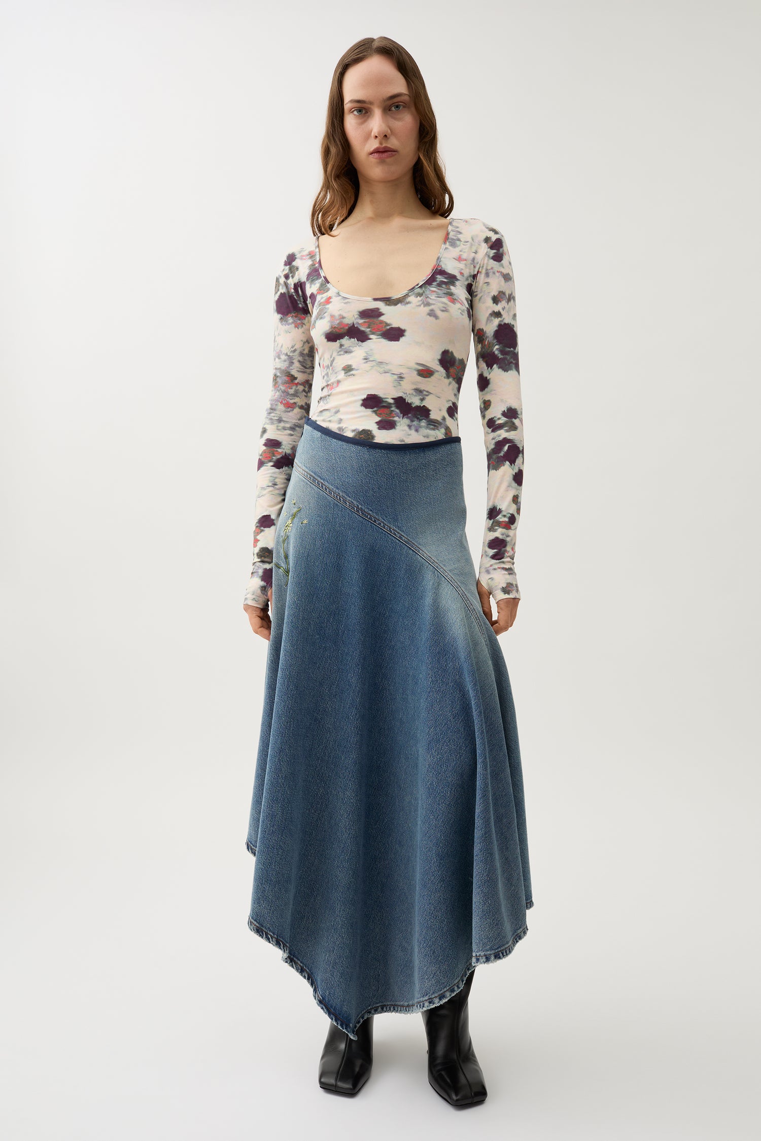 Swoosh embroidery denim skirt