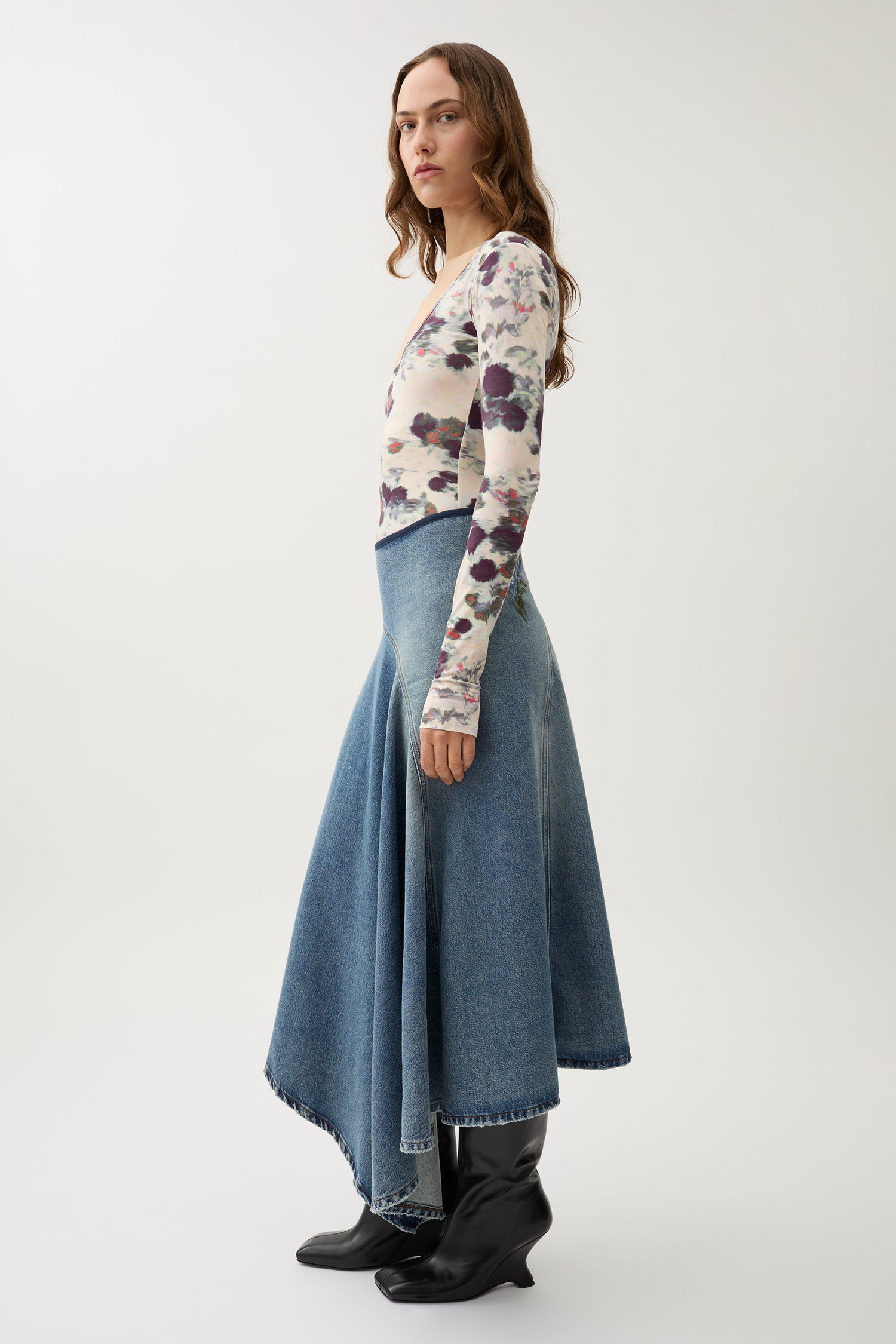 Swoosh embroidery denim skirt