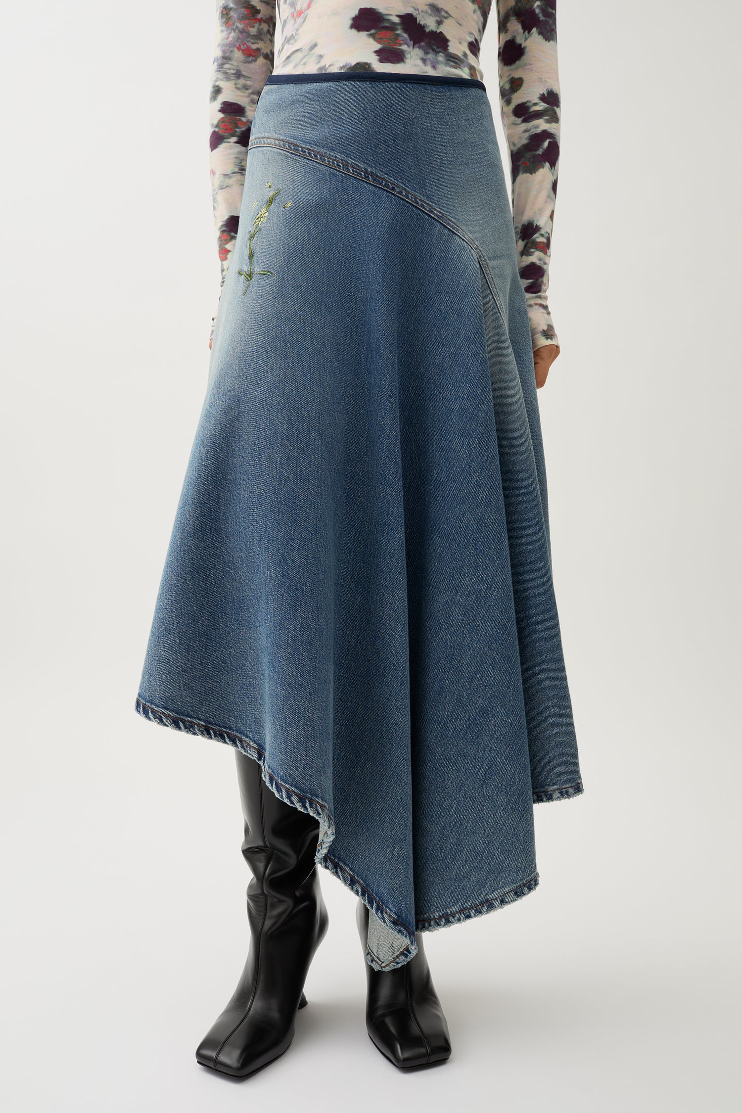 Swoosh embroidery denim skirt