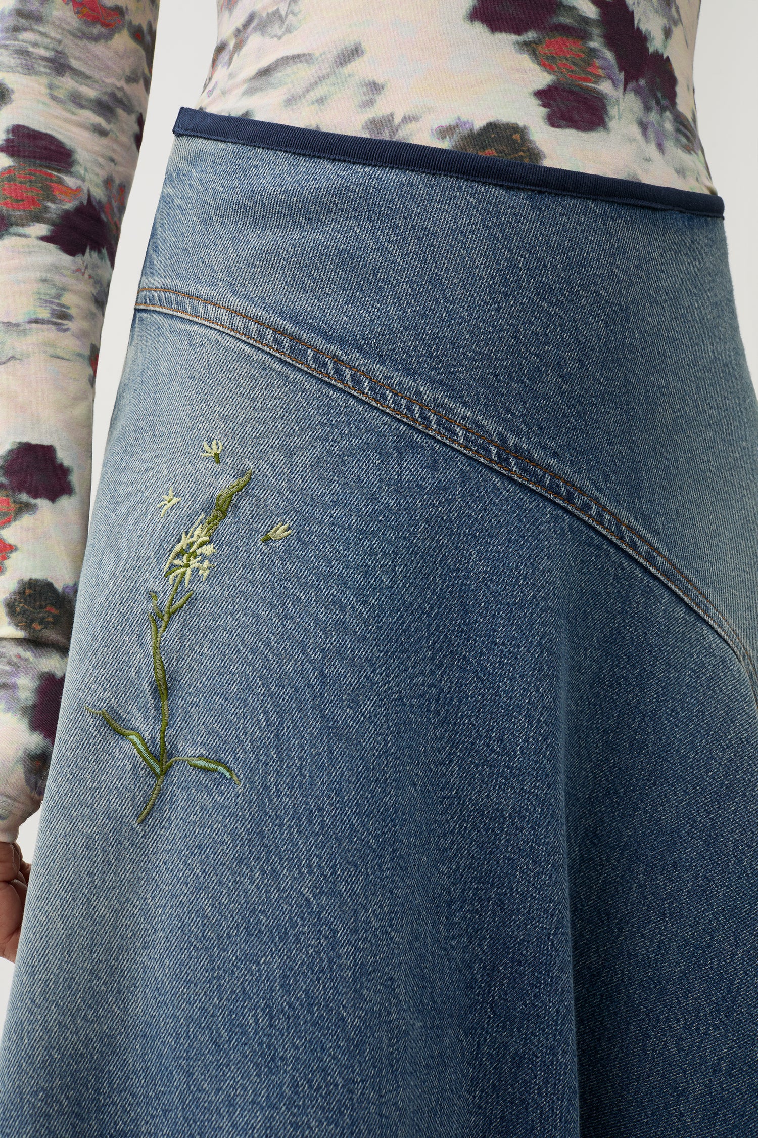 Swoosh embroidery denim skirt