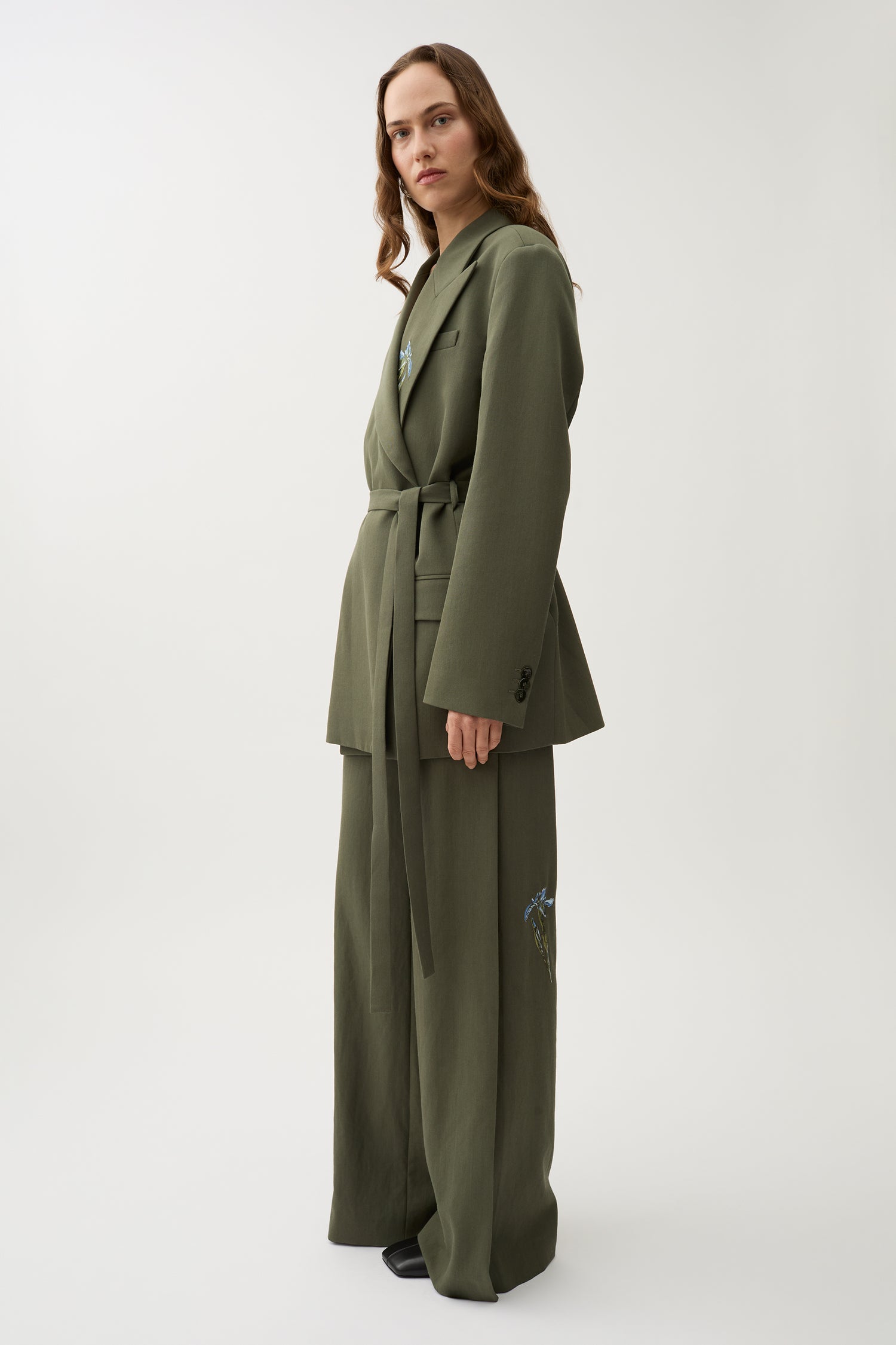 Stand embroidery blazer