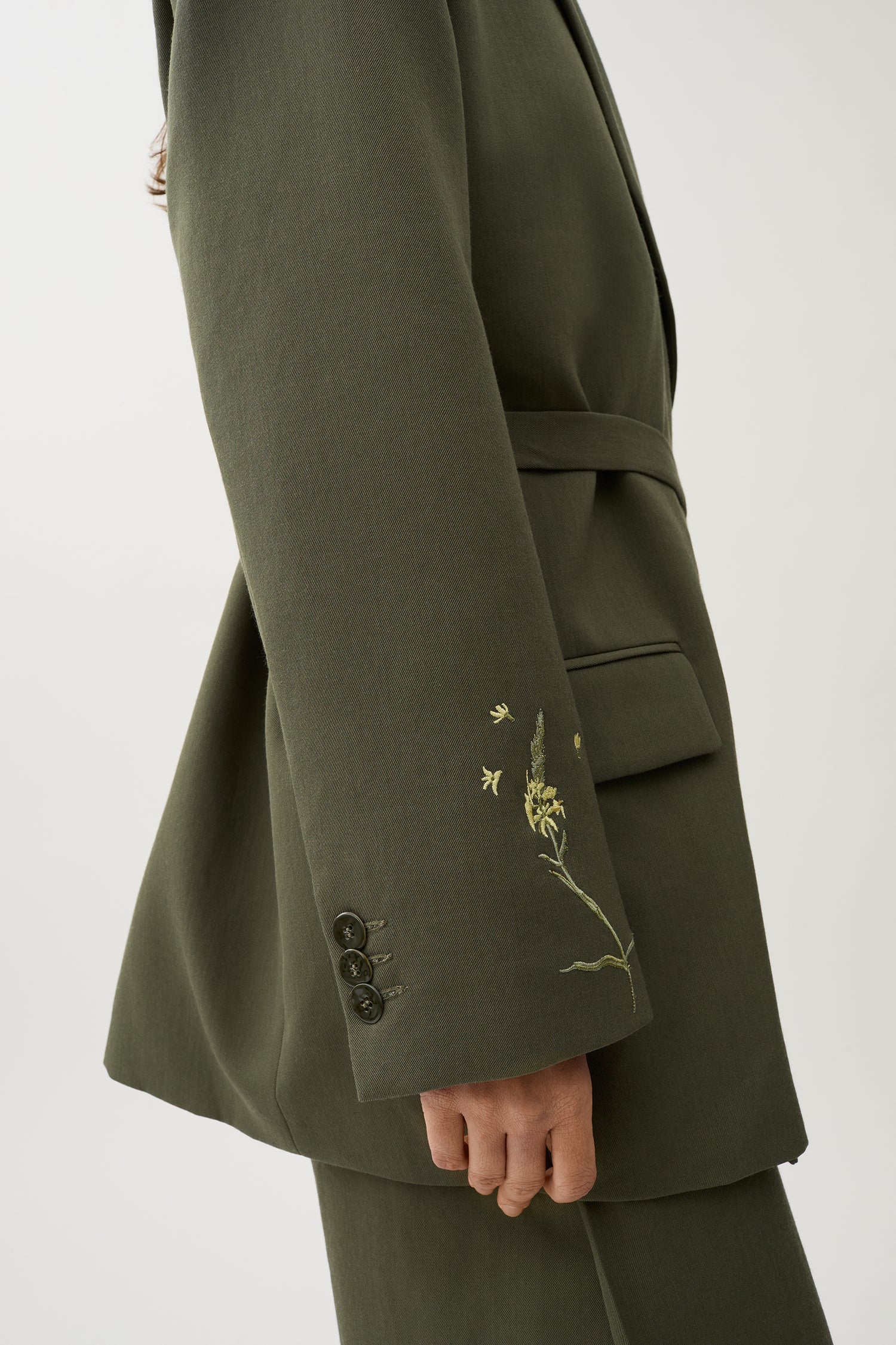Stand embroidery blazer