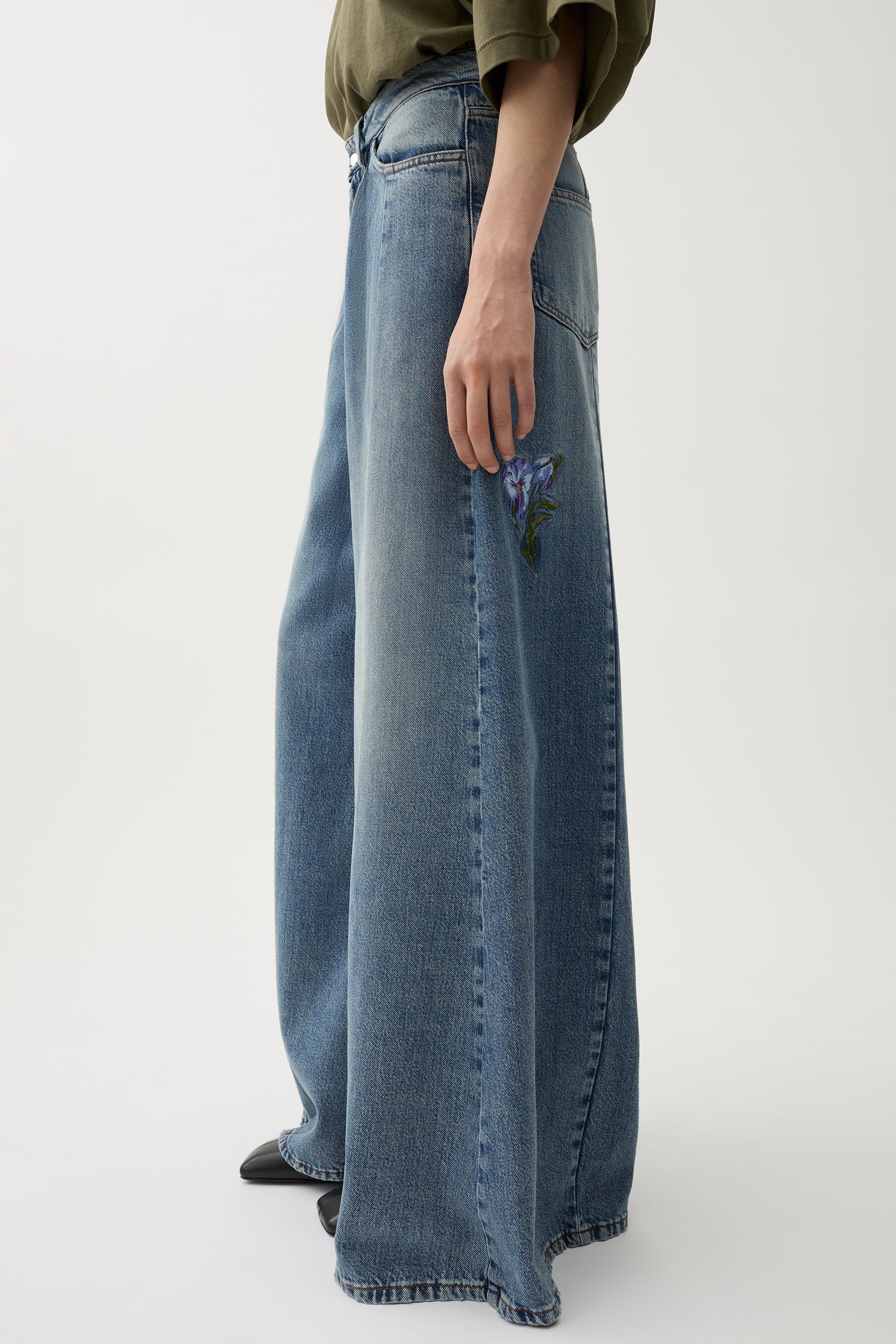 Maja embroidery denim