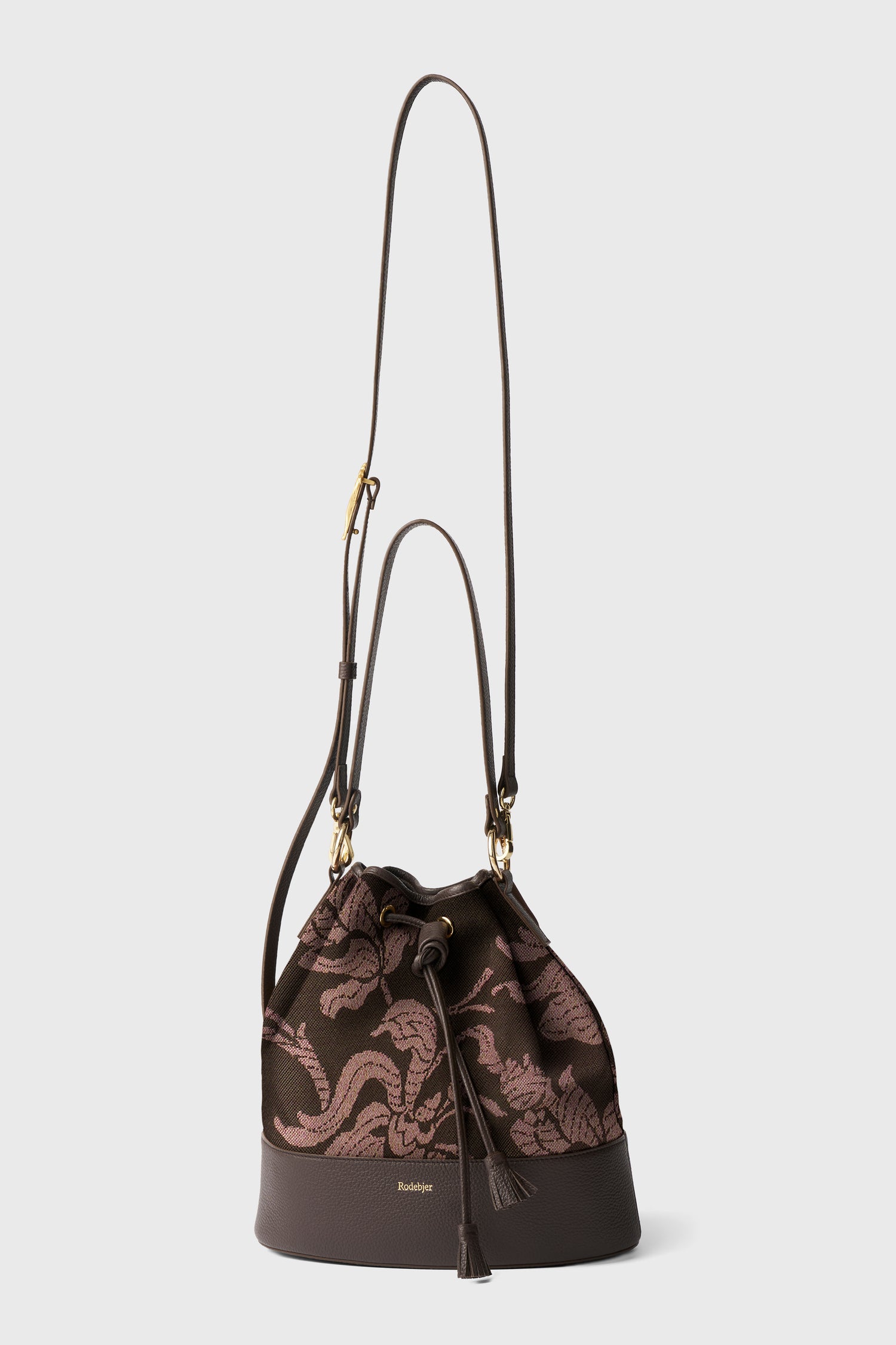 The Shell bucket bag in jacquard