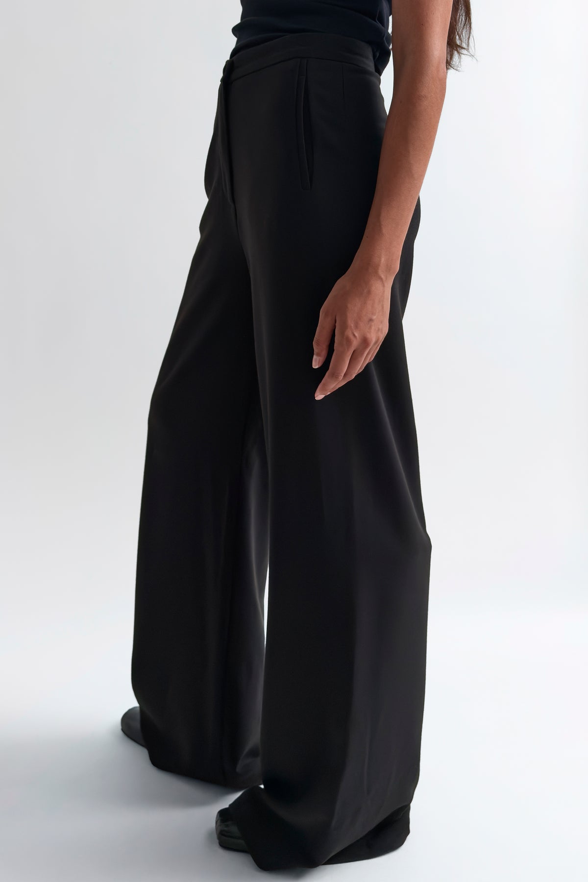 The Sini soft suiting pant