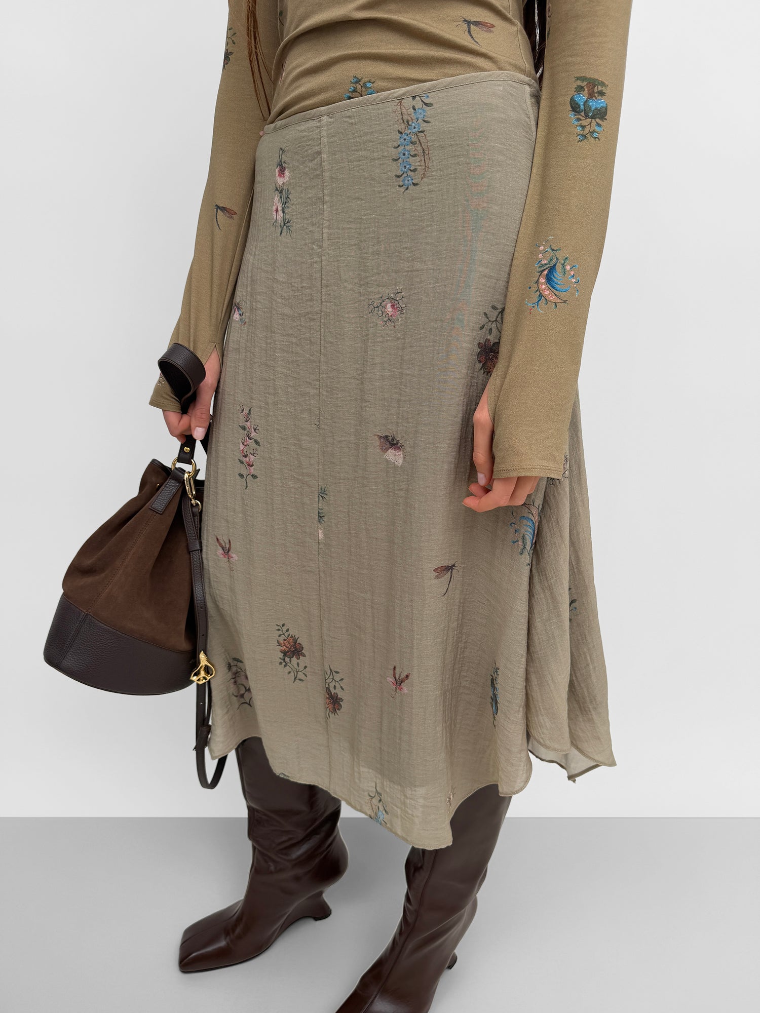 The Amalia fluid skirt in Duchess