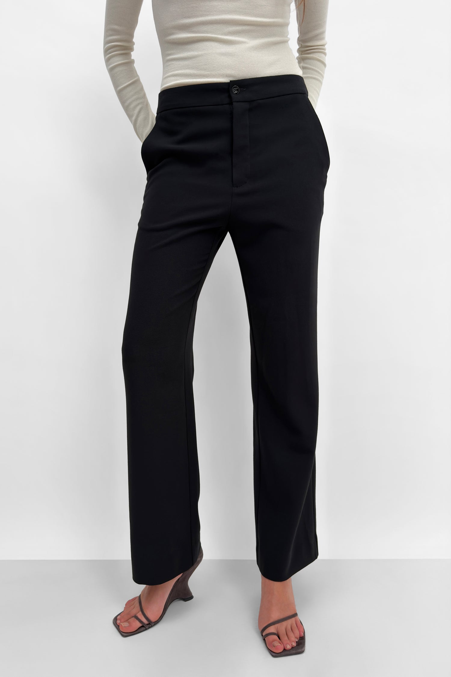 The Aniara wool suiting pant