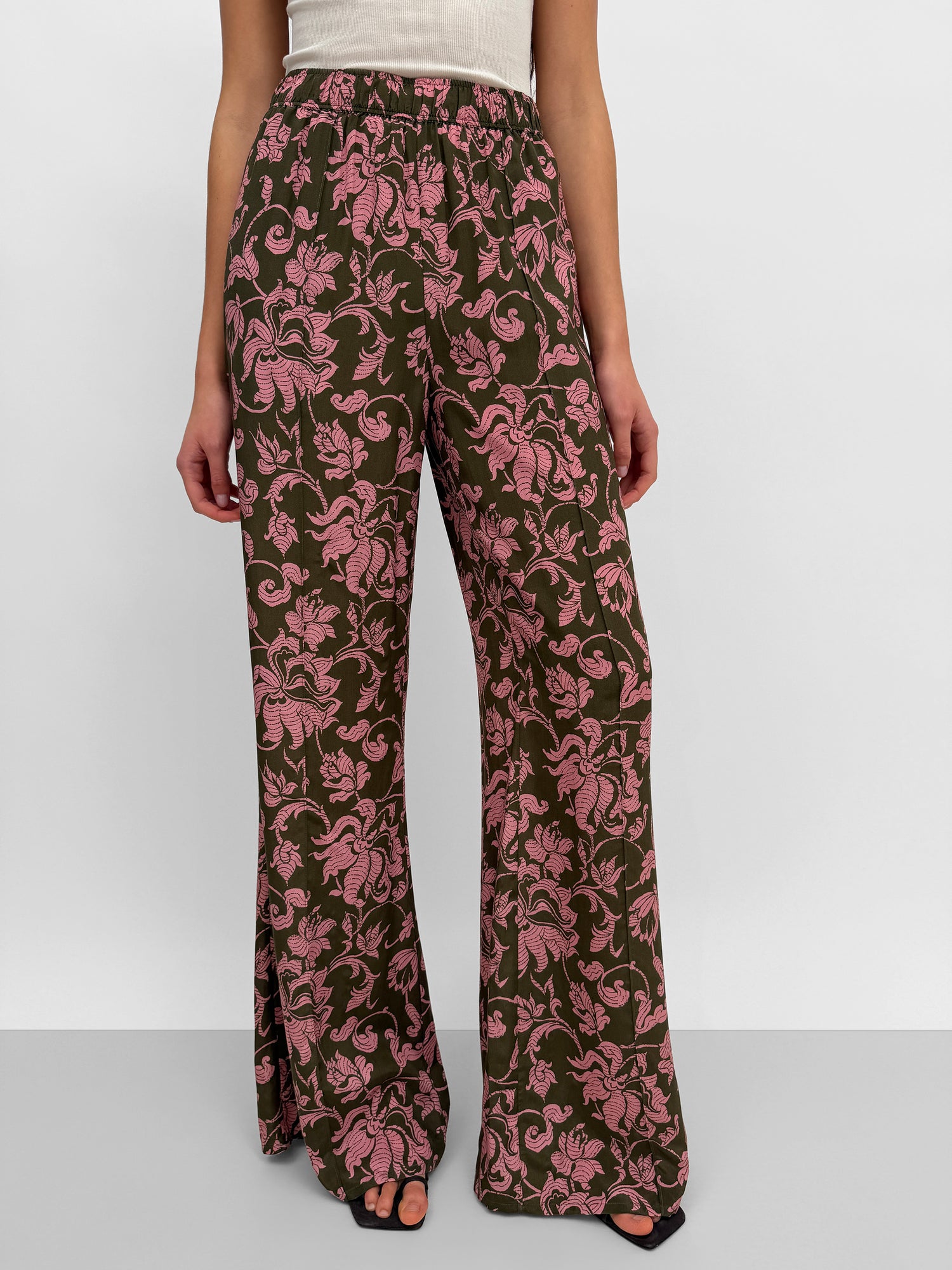 The Ezra dressed track pant in French Lily