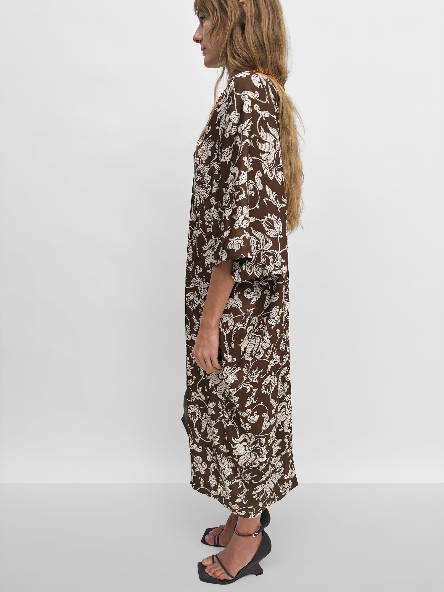 The Isola caftan dress in French Lily