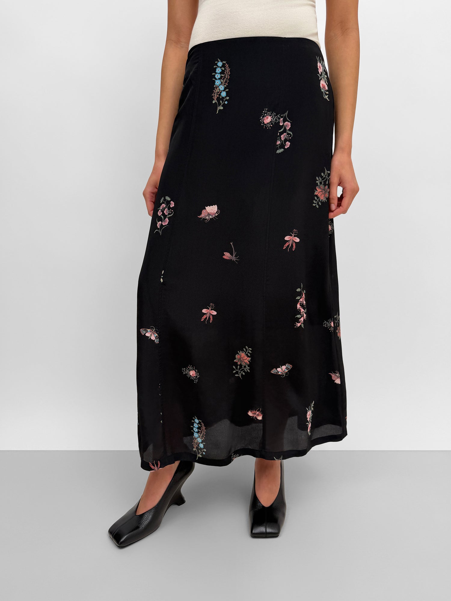 The Marielle fluid bell skirt in Duchess