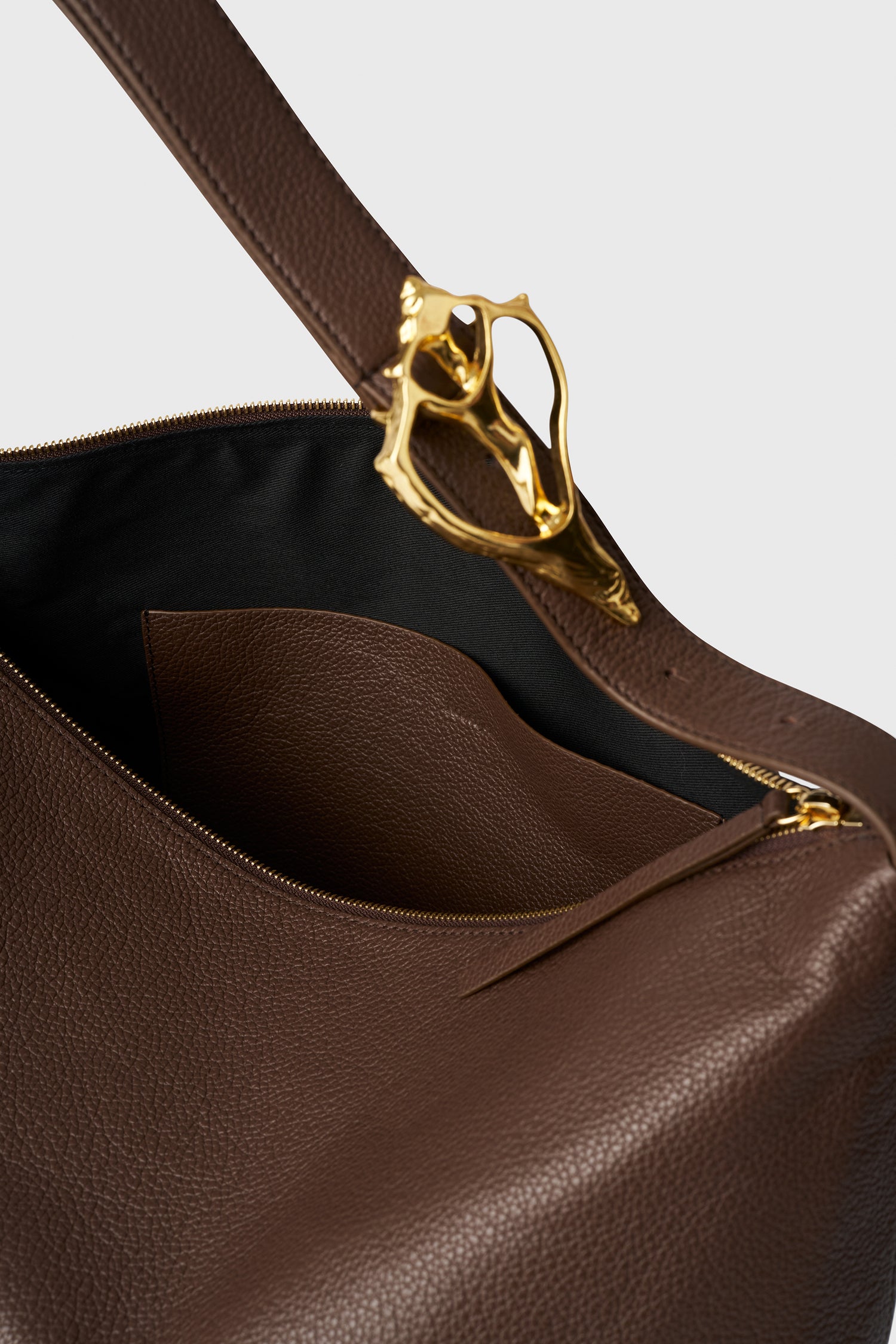 The Seashell pebble tote