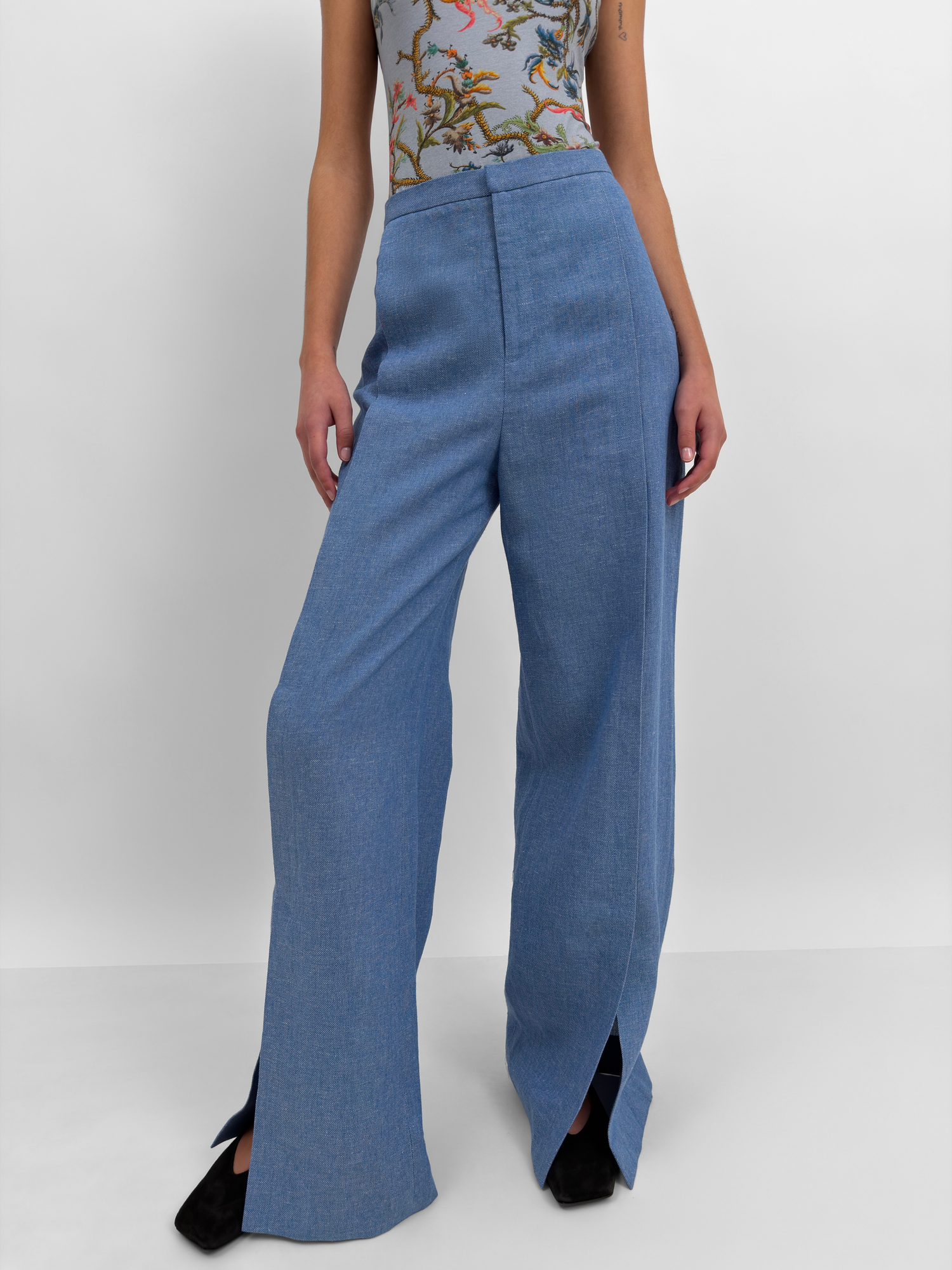 The Rubin Lino front slit pant