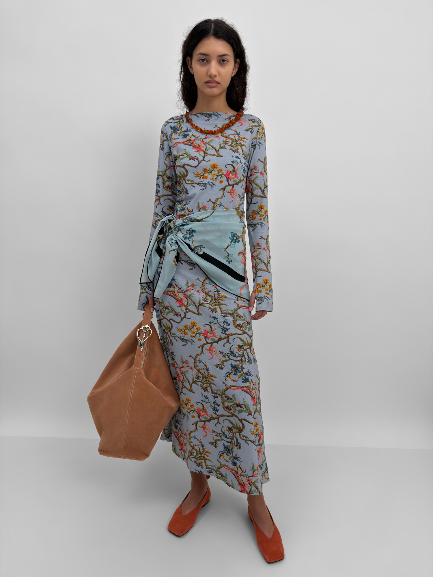 The silk scarf in Trailing