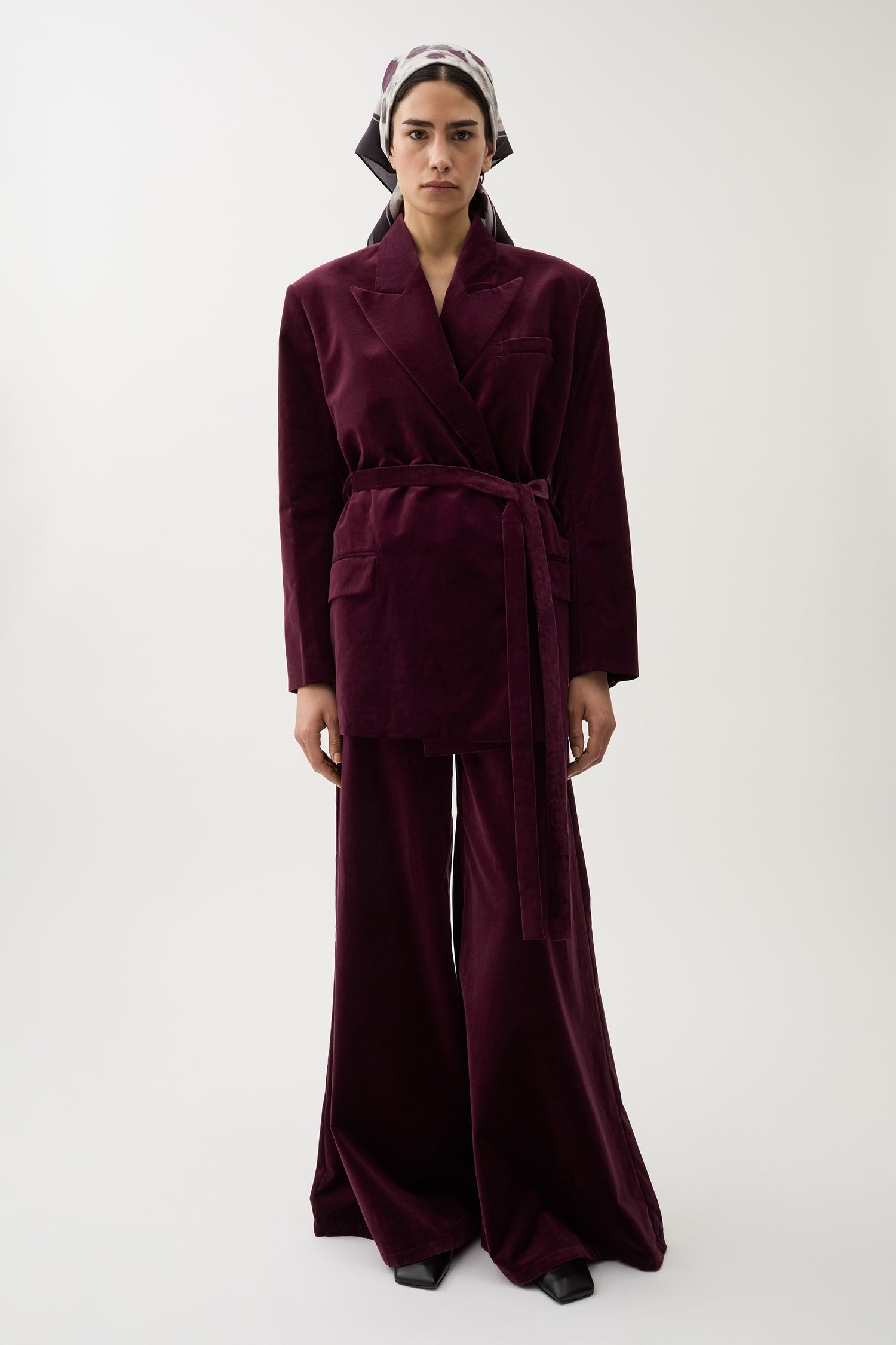 Stand velvet blazer