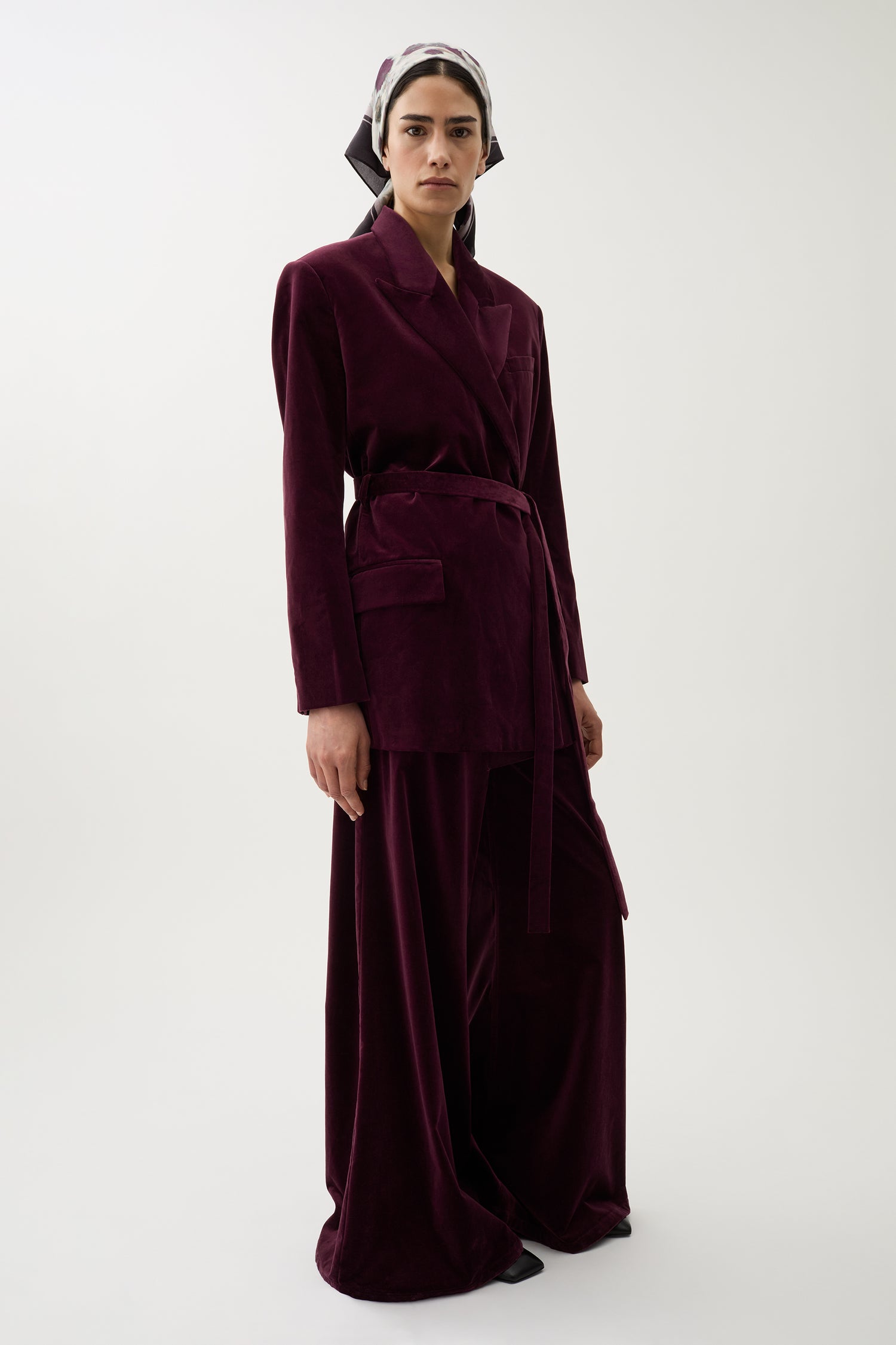 Stand velvet blazer