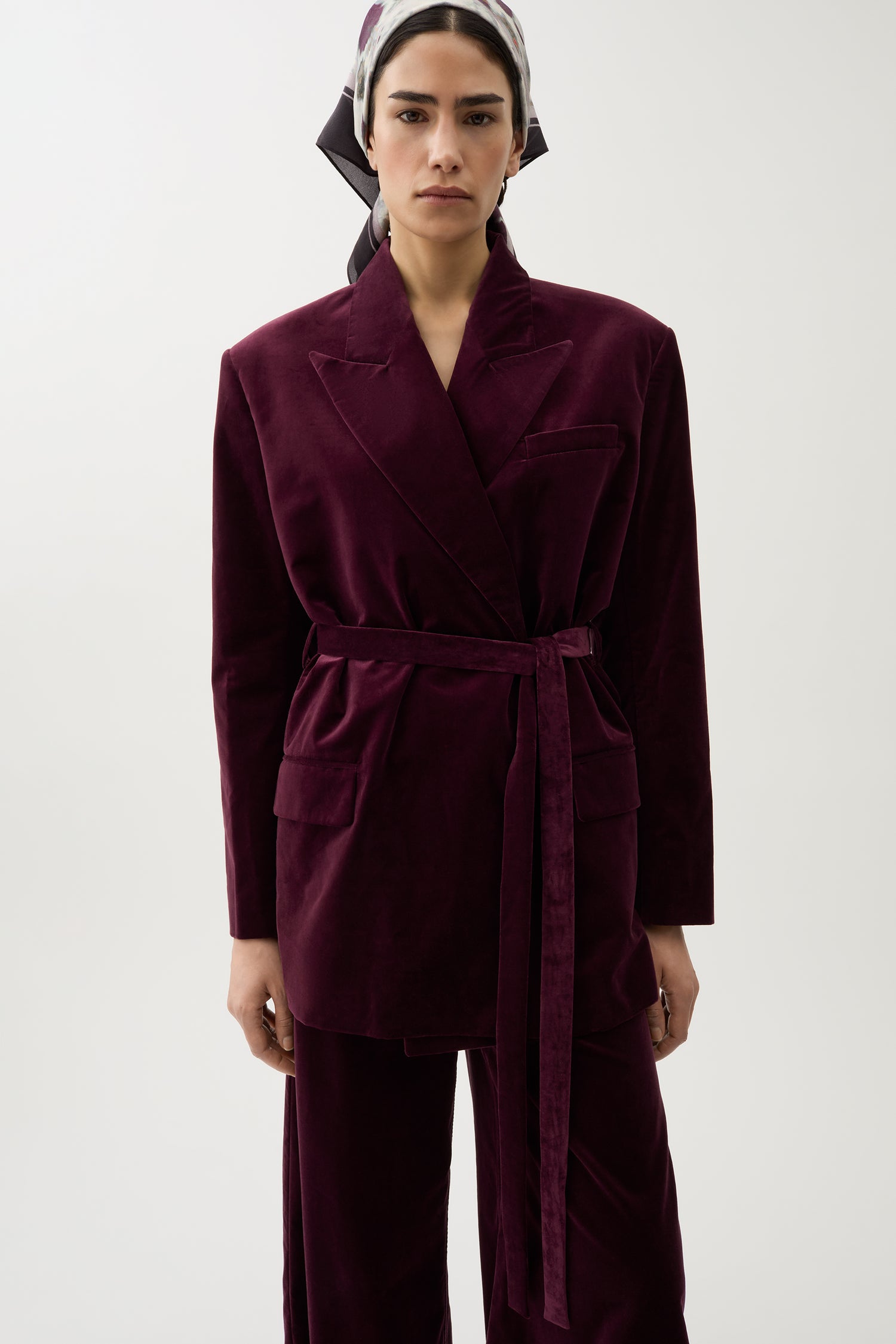 Stand velvet blazer