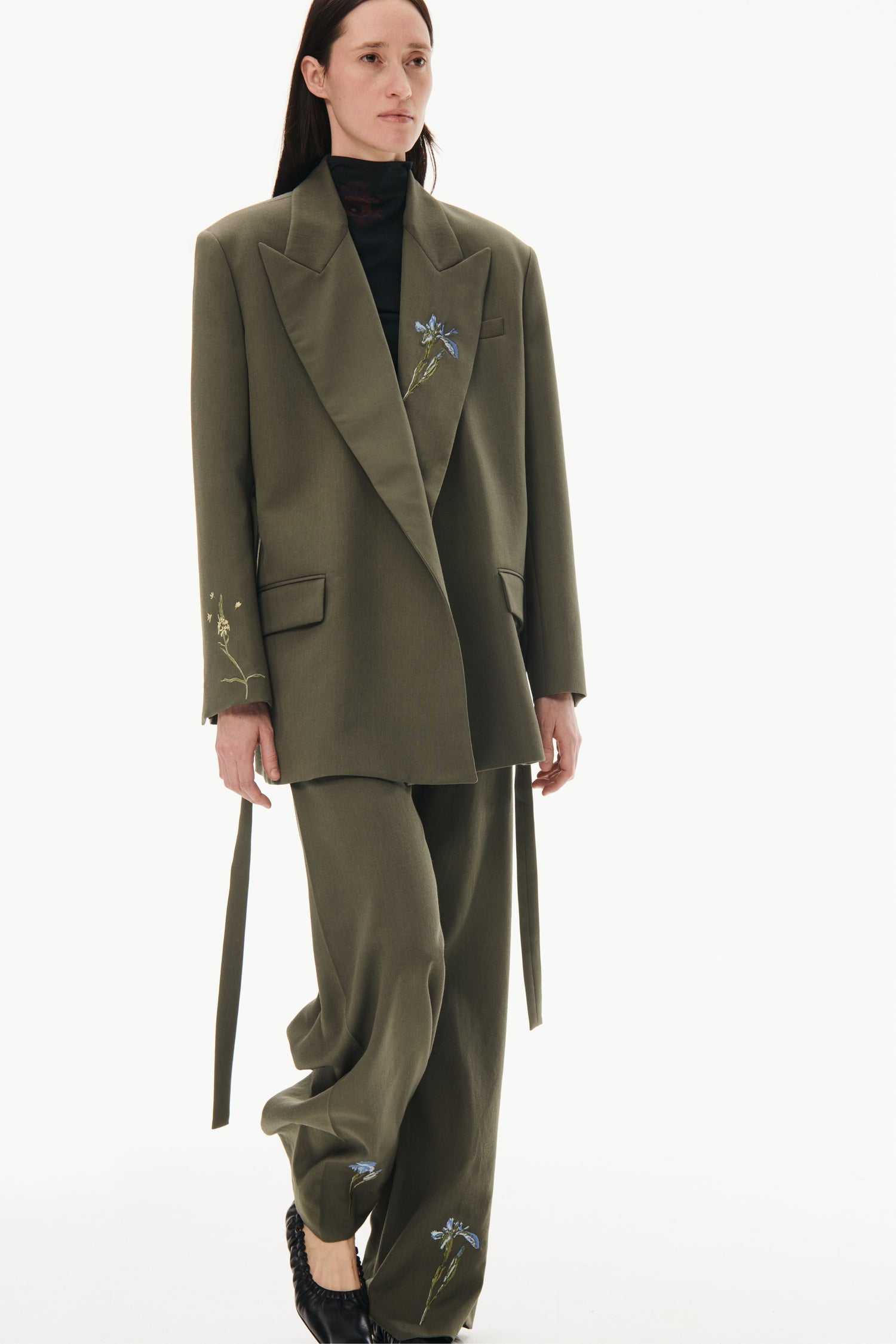Stand embroidery blazer