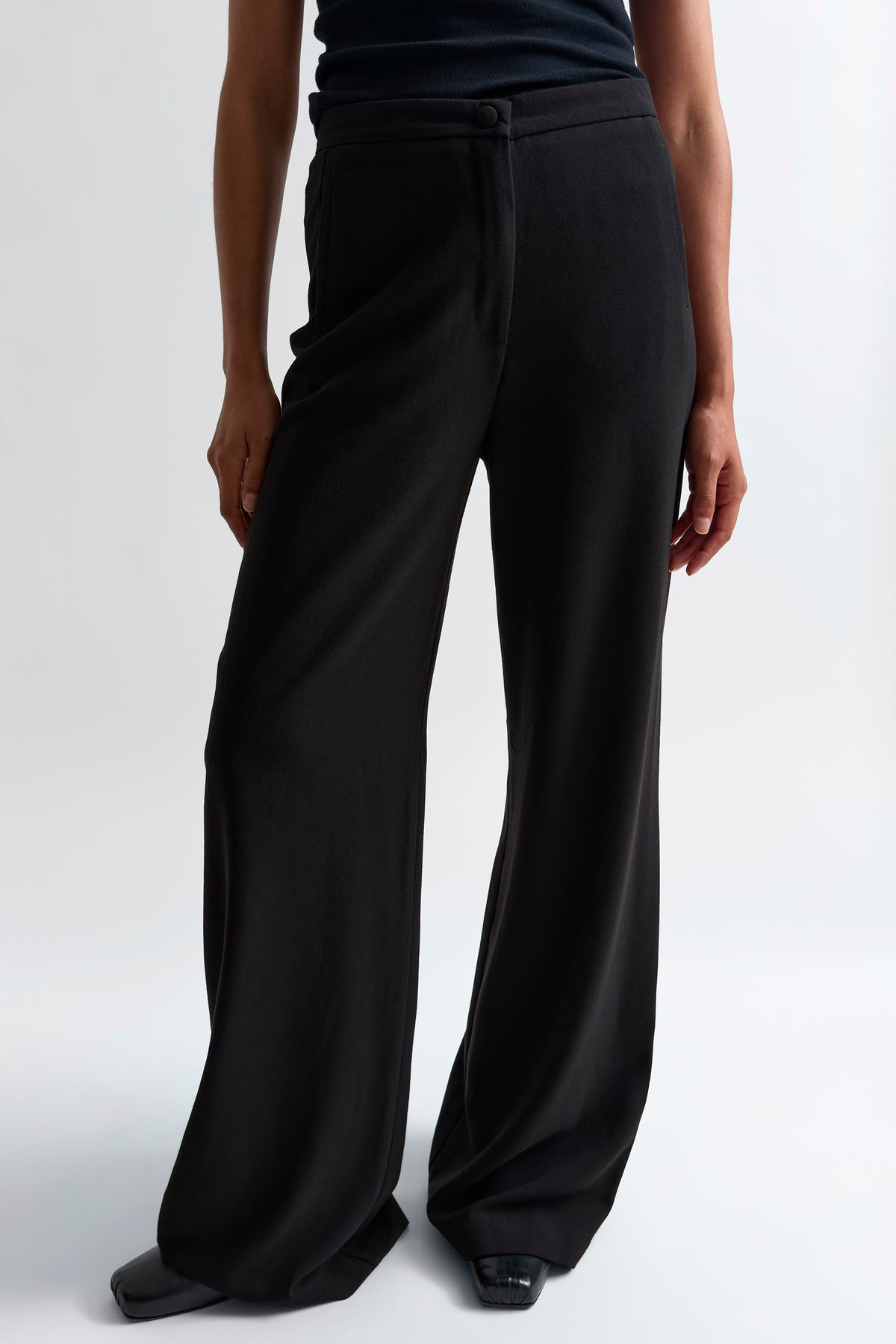 The Sini soft suiting pant