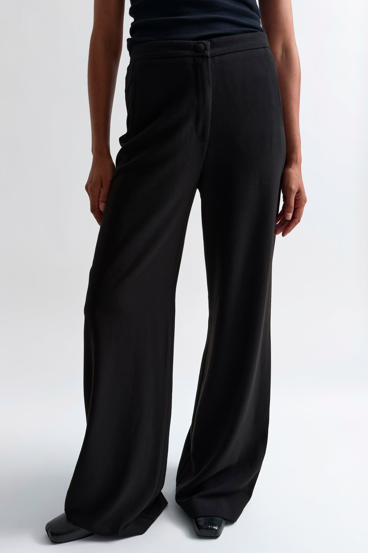 The Sini soft suiting pant