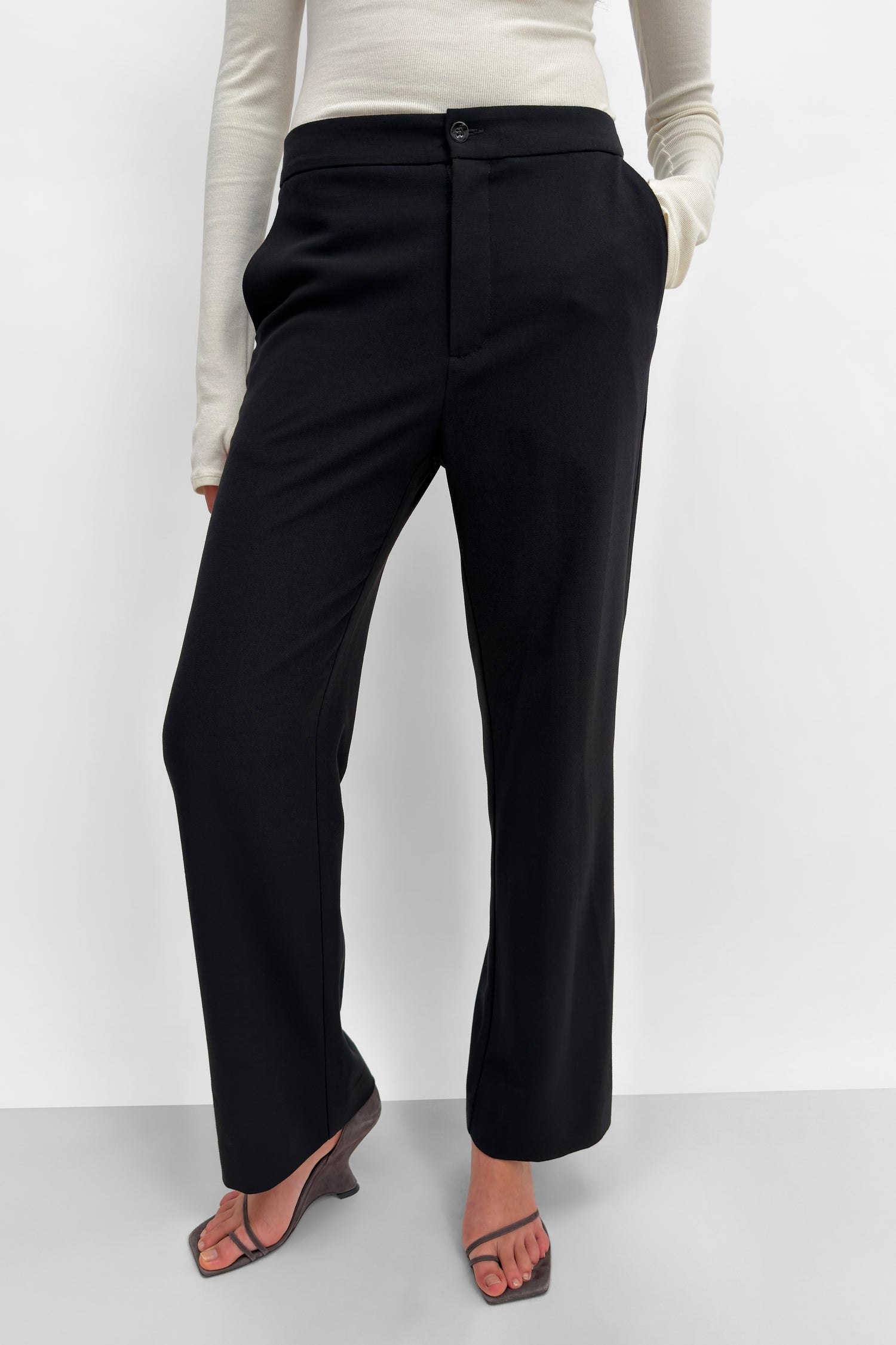 The Aniara wool suiting pant