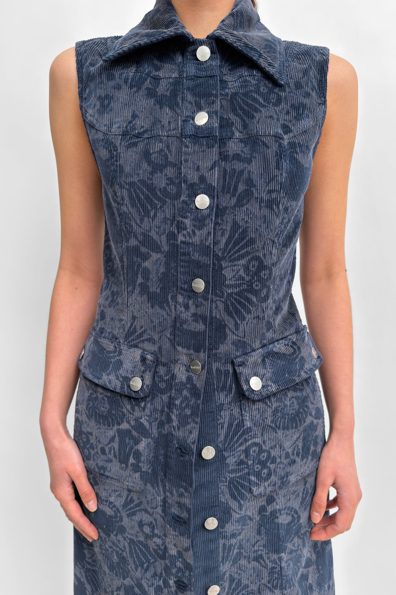 The Boah soft cord vestdress