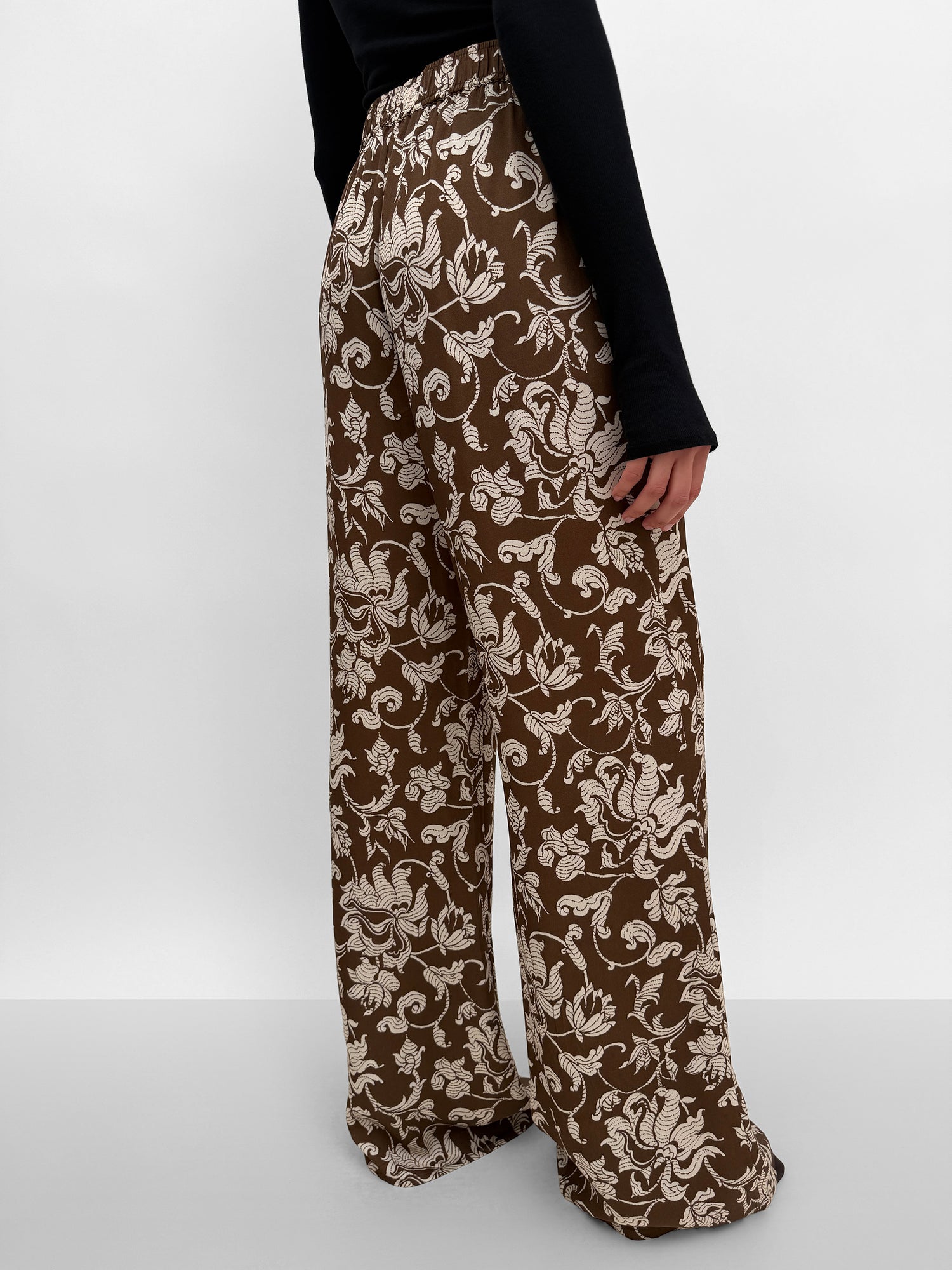 The Ezra dressed track pant in French Lily