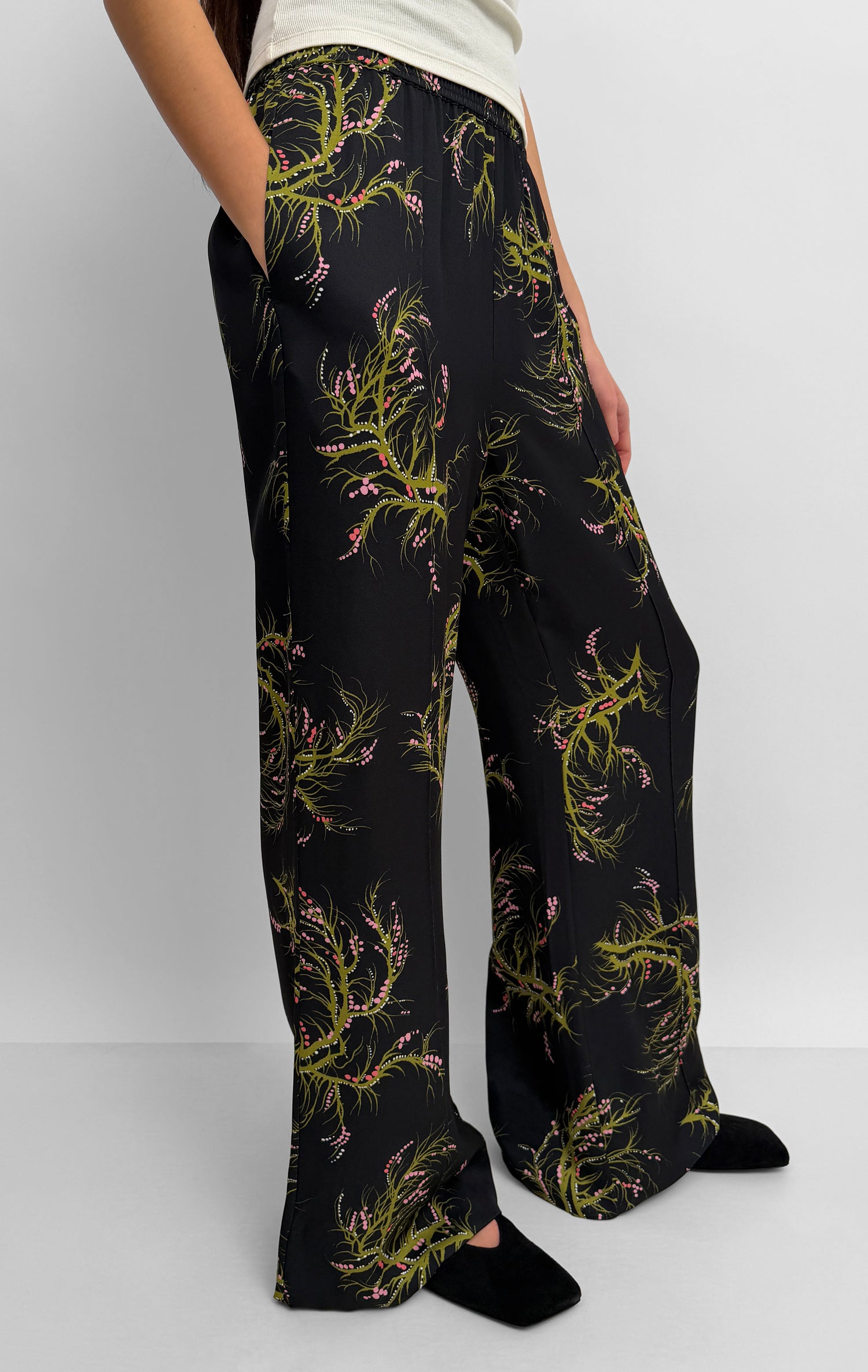 The Ezra dressed track pant in Seaweed