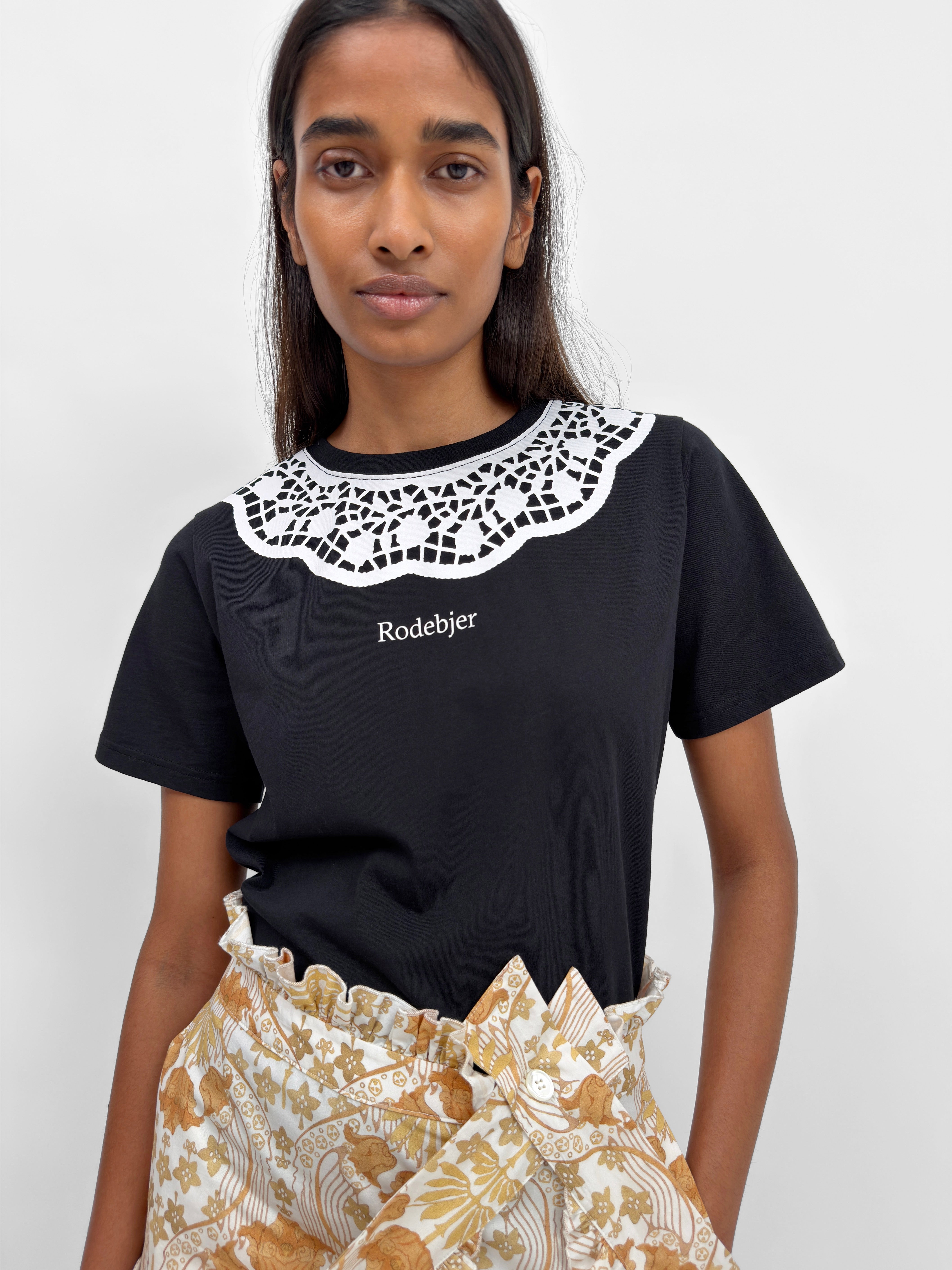 The Margot baby t-shirt with lace collar print | Rodebjer.com