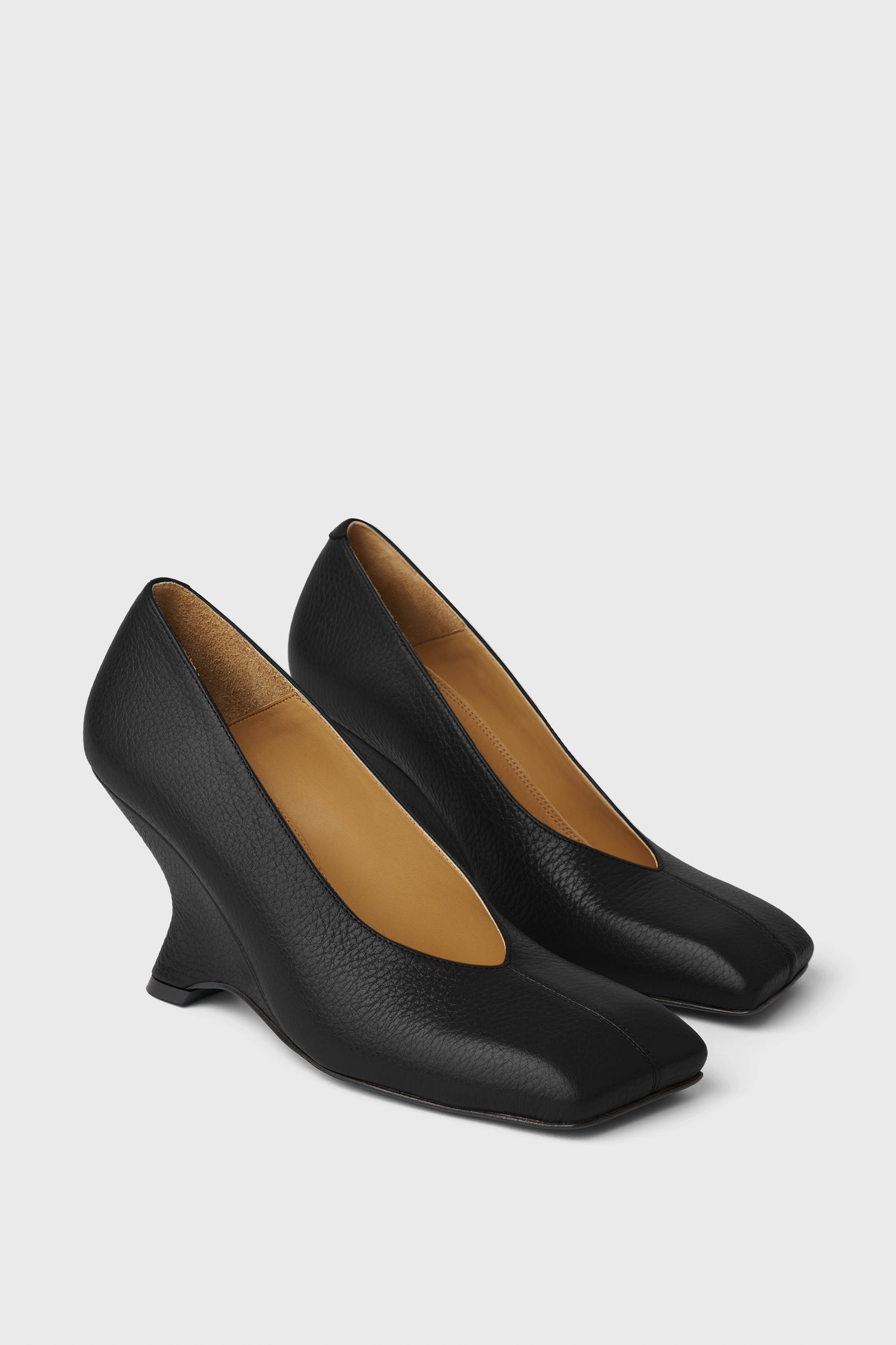 The Polka pebble leather pump