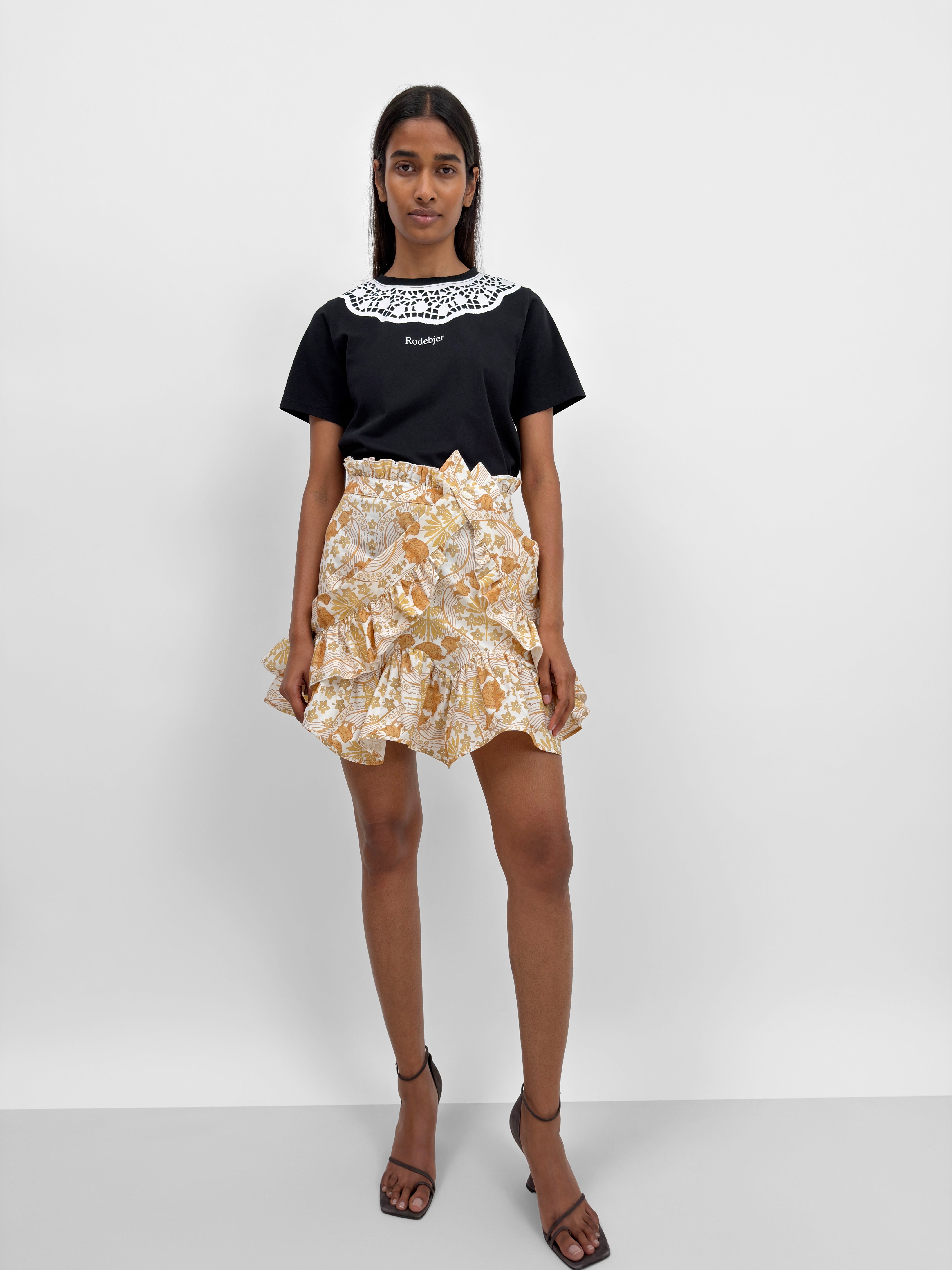 The Alvy frill apron skirt in Tulip print | Rodebjer.com