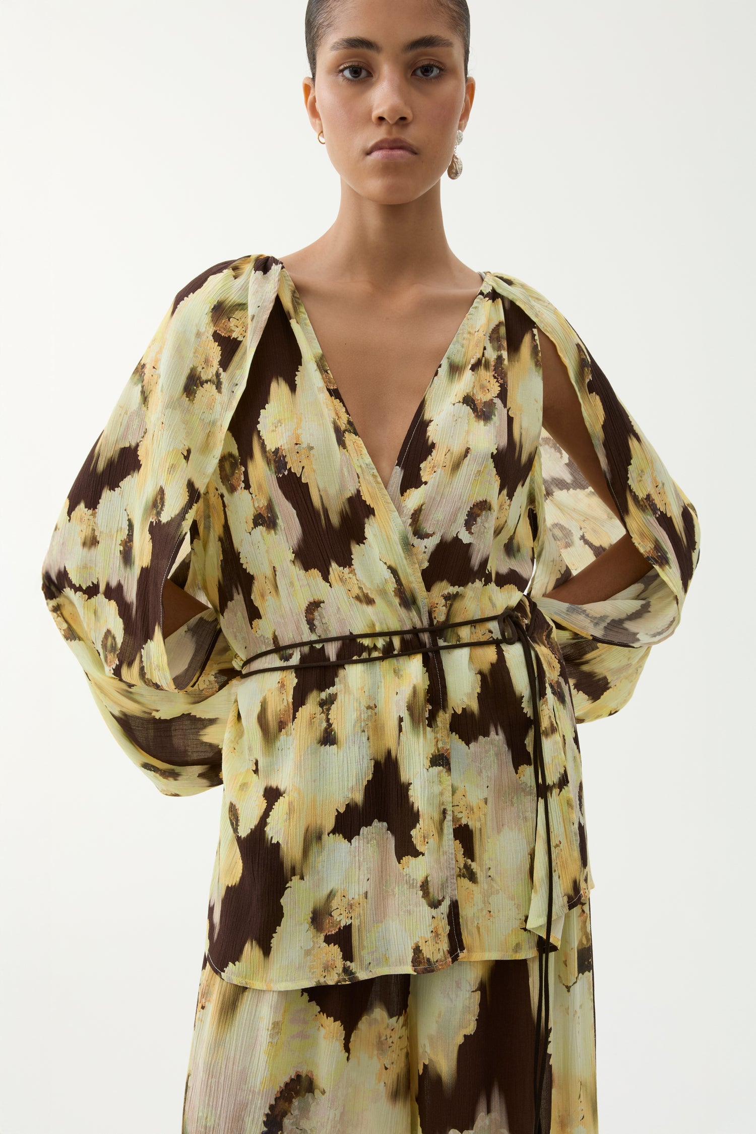 Bee blurry silk blouse